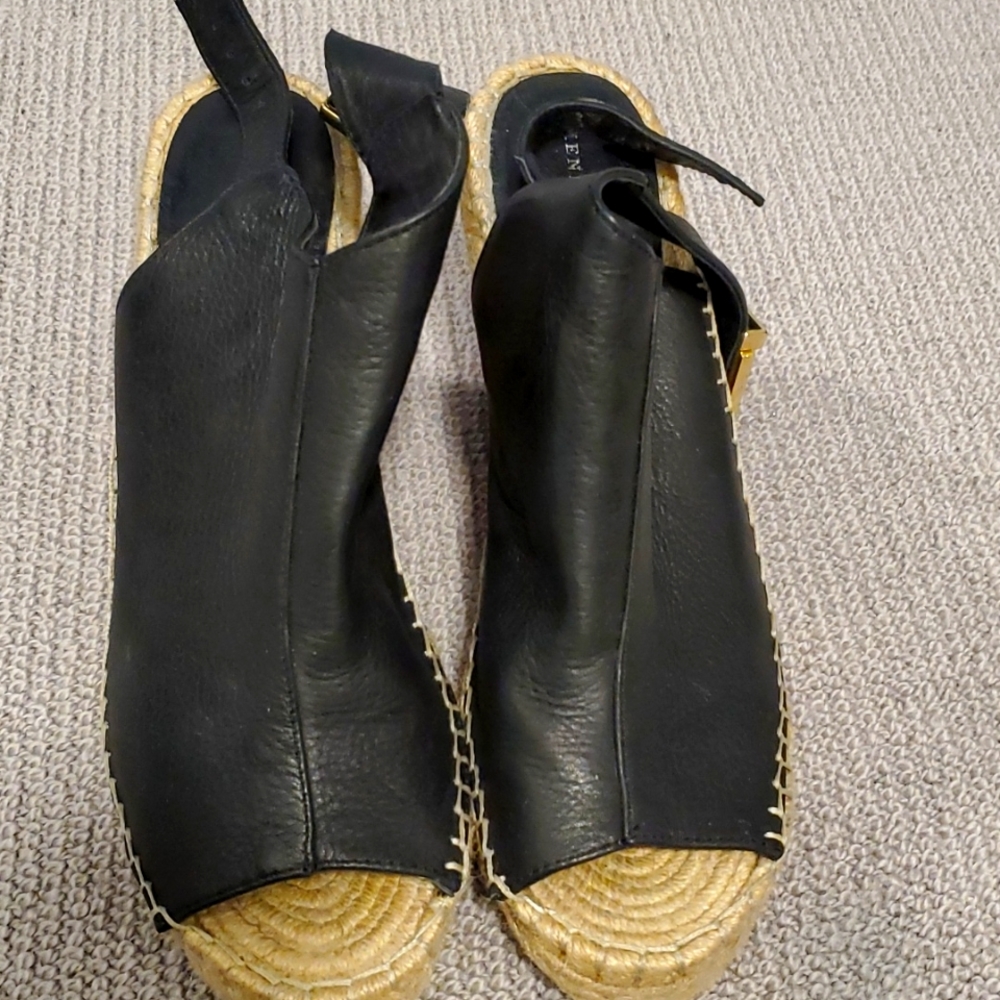 Kenneth Cole black wedges in excellent condition